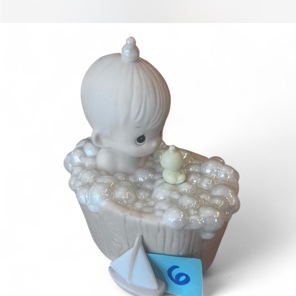 Precious Moments ‘Tub of Love’ figurine in good condition